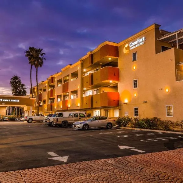 Comfort Inn & Suites Huntington Beach，位于亨廷顿海滩的酒店