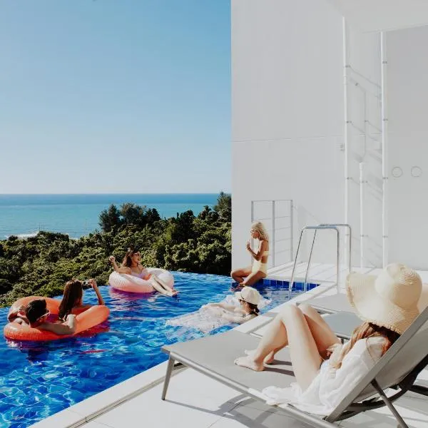 Blue Rela Luxe Resort Okinawa，位于恩纳的酒店
