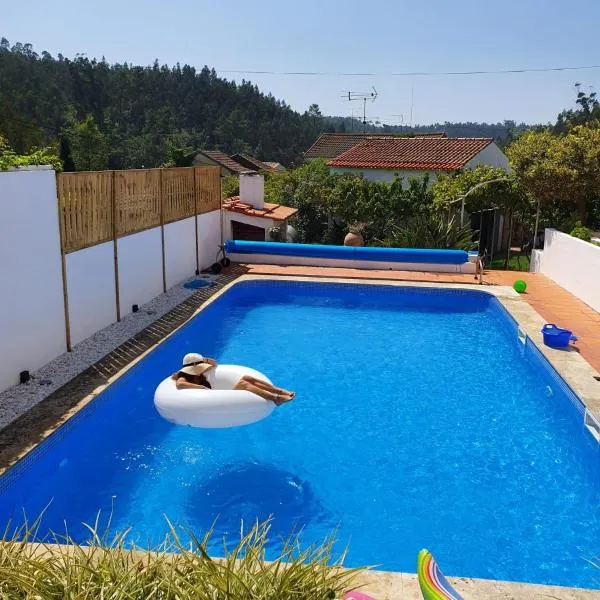 Citrus Tree House, private pool and garden.，位于Macinhata do Vouga的酒店