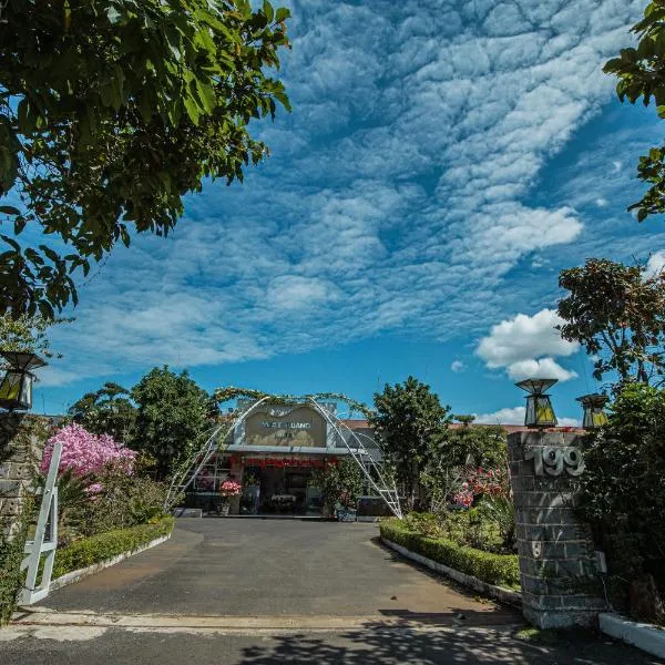 Nhat Quang Hotel，位于Cirlao Da Kop的酒店