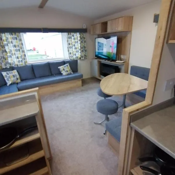 69R Seawick 2 Bedroom Caravan . New for 2022，位于Saint Osyth的酒店
