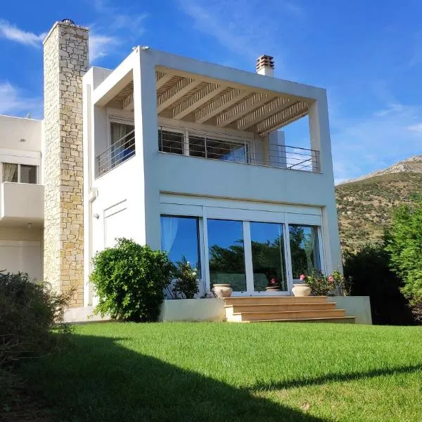 Villa with Aegean views，位于Akhladherí的酒店