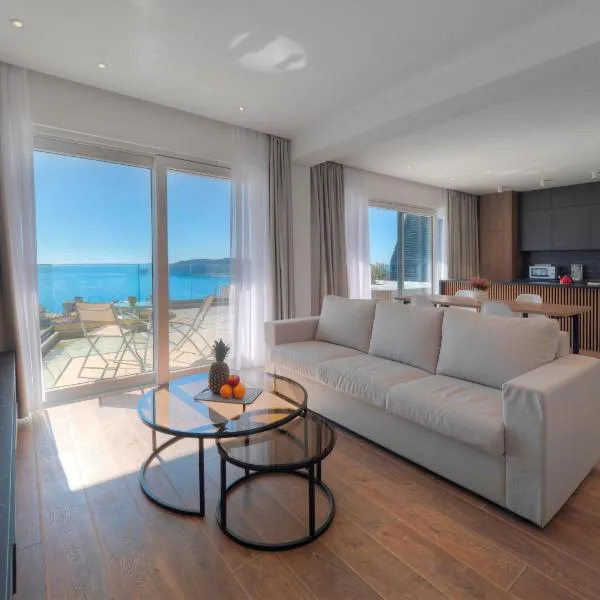 Horizon Two bedroom Penthouse with Hot tub，位于贝西奇的酒店