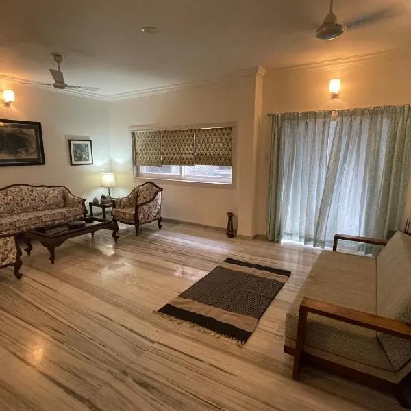 Ishan Apartments 3BHK Individual Rooms，位于巴罗达的酒店