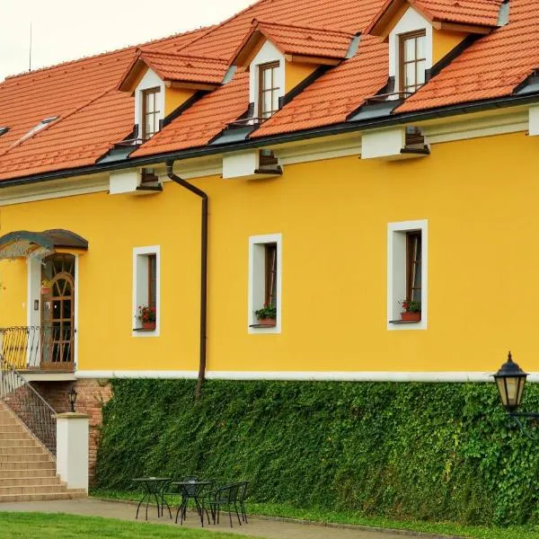 贝尔克莱迪酒店，位于Březina的酒店