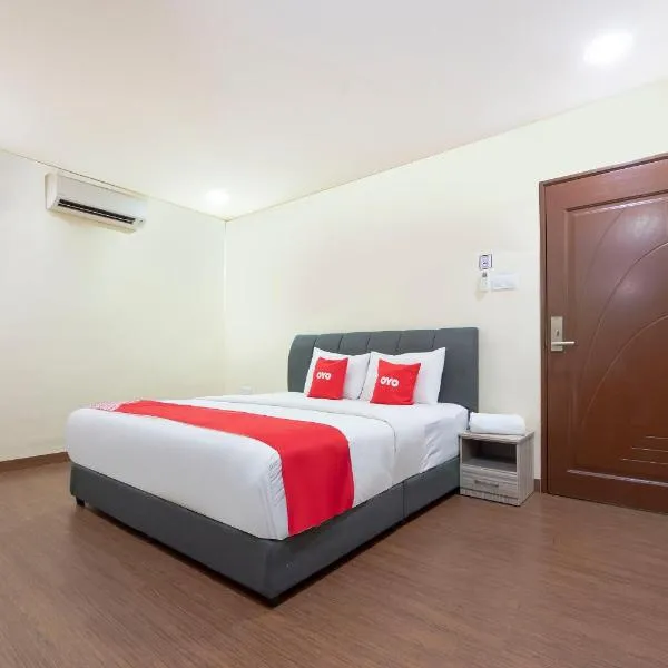 OYO 90380 Hotel Jasin，位于Kampong Bukit Kechil的酒店