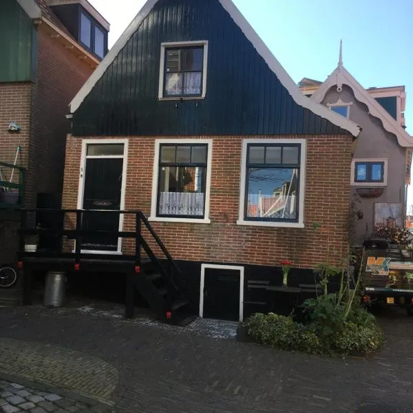 Family fisherman's house Volendam，位于福伦丹的酒店