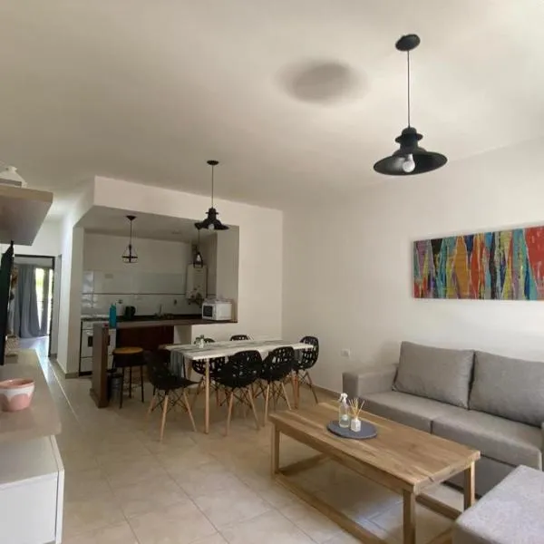 Hermoso y calido departamento，位于Santa María的酒店