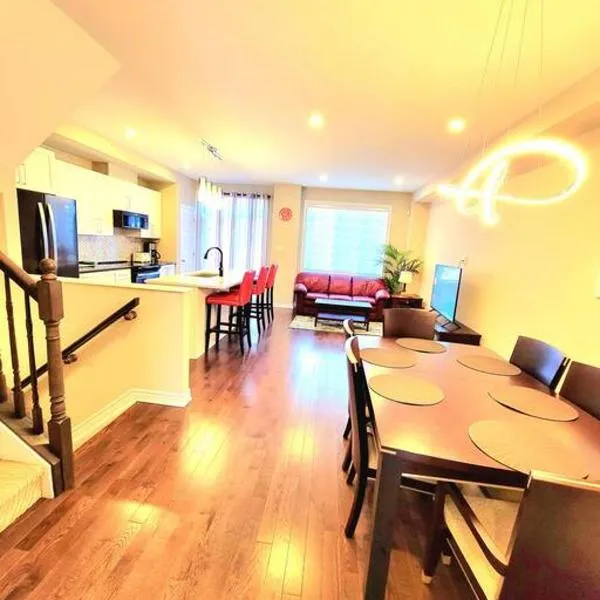 3 bedroom town house in ottawa close to downtown，位于渥太华的酒店