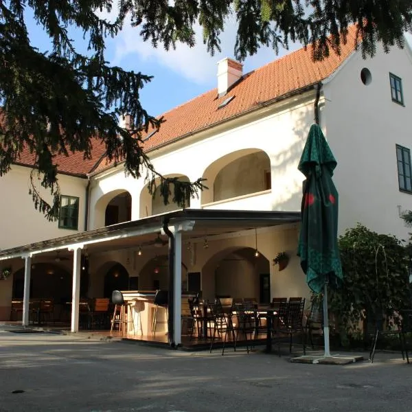 Taverna 1860 Rooms & Apartments，位于Biškupec Zelinski的酒店
