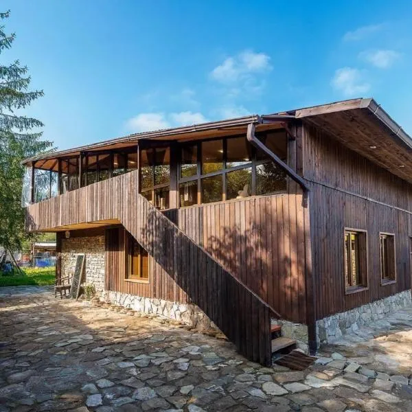 EcoLife Lodge Hotel & Restaurant，位于斯捷潘纳万的酒店