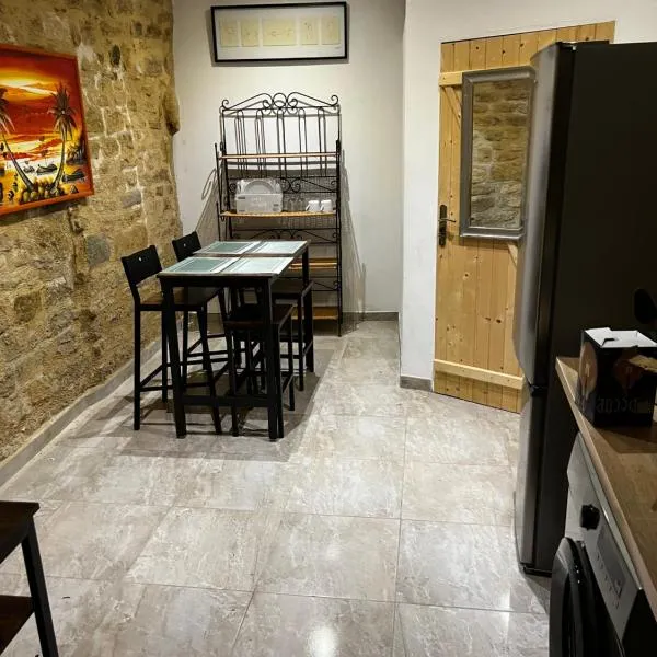 APPARTEMENT CAROMB proche Mont VENTOUX avec clim，位于Caromb的酒店