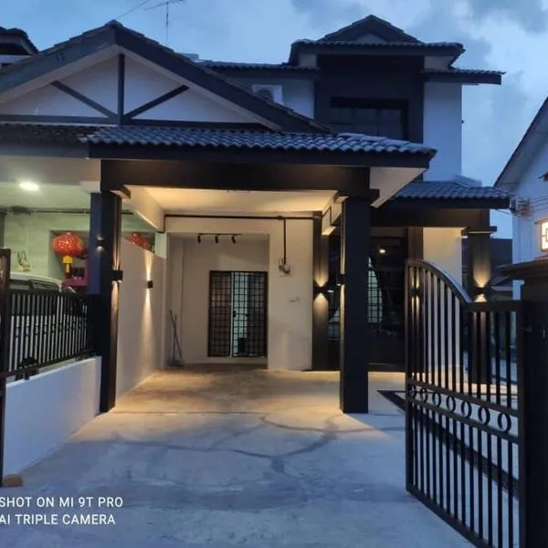 55 homestay 4-bedrooms guesthouse in Bukit Bakri Muar Johor，位于Pagoh的酒店