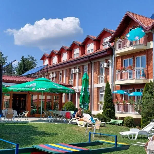 Hotel Ravni Gaj，位于Knić的酒店