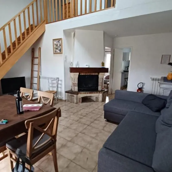 agréable maison de famille sur gîte echarou，位于西让的酒店