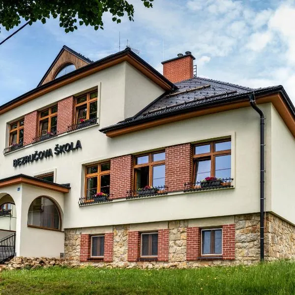 Bezručova škola，位于上洛姆纳的酒店