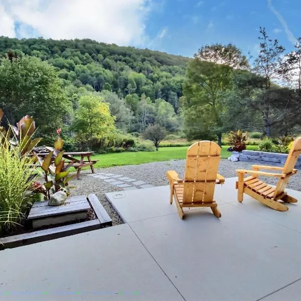 The Maples Apt - King Bed, Pet Friendly, Beautiful Views，位于埃利科特维尔的酒店