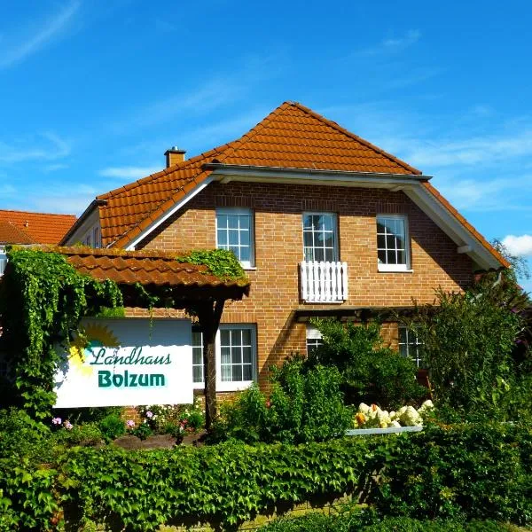 伯祖姆兰德宫酒店，位于Algermissen的酒店