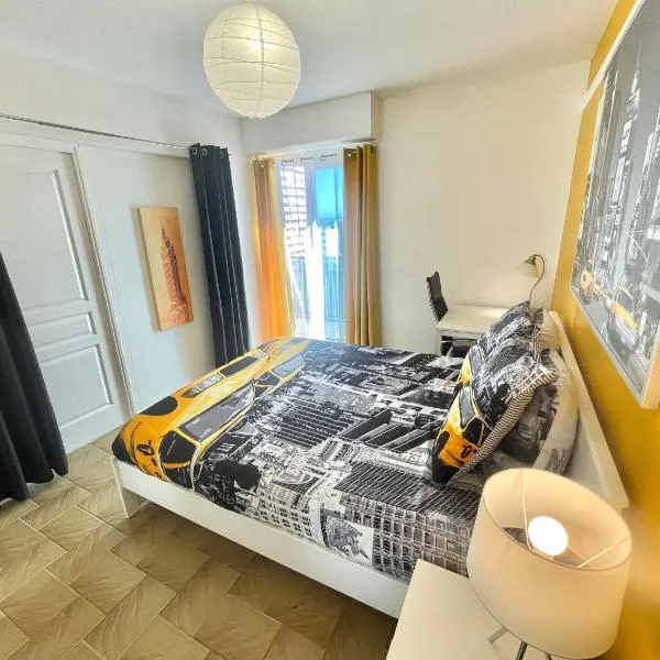 Chambre privée en colocation dans un appartement au centre de rillieux la pape，位于荷里尤的酒店