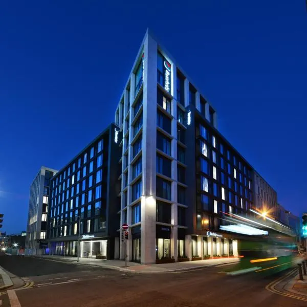 Travelodge PLUS Dublin City Centre，位于都柏林的酒店