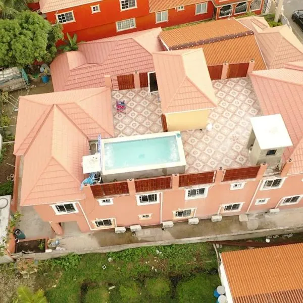 Royal Vybez Vacation Homes，位于Spanish Town的酒店