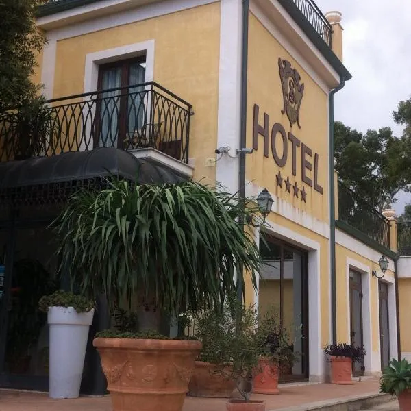 Hotel Palace 4S，位于Ovile la Marina的酒店