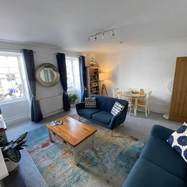 Central Falmouth with parking & courtyard，位于法尔茅斯的酒店