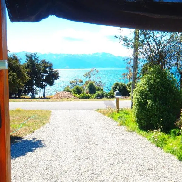 Lakefront Fantail Cottage Lake Hawea, Wanaka，位于哈威亚湖的酒店