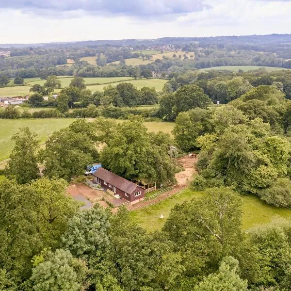 Forest Farm Cottage，位于海华德希思的酒店
