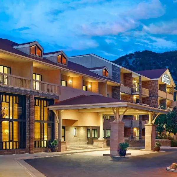 Glenwood Hot Springs Resort，位于格伦伍德温泉的酒店