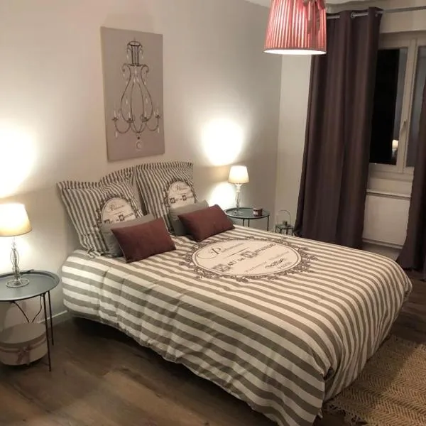 Logement à Brive proche centre-ville et campagne - climatisation, Wifi, coin exterieur et parking privés，位于Saint-Hilaire-Peyroux的酒店