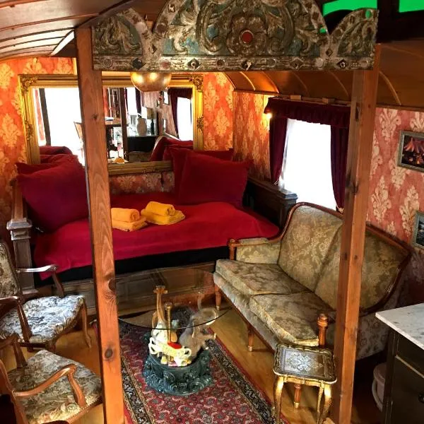 Historischer Zirkuswagen mit Terrasse und Blick ins Grüne，位于维岑豪森的酒店