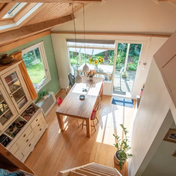 Cozy Tiny House 'CircumbendiHouse' at the Veluwe and close to Veluwemeer，位于埃尔默洛的酒店