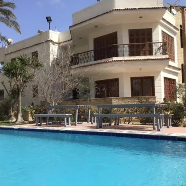 5 bdr family villa with private pool and new AC, 5 min from beach，位于亚历山大的酒店
