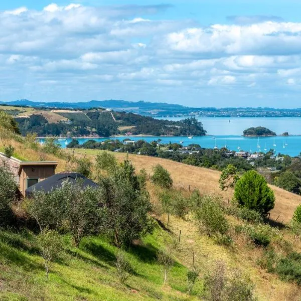 Awaawa Yurts - Papa Yurt，位于Church Bay 的酒店