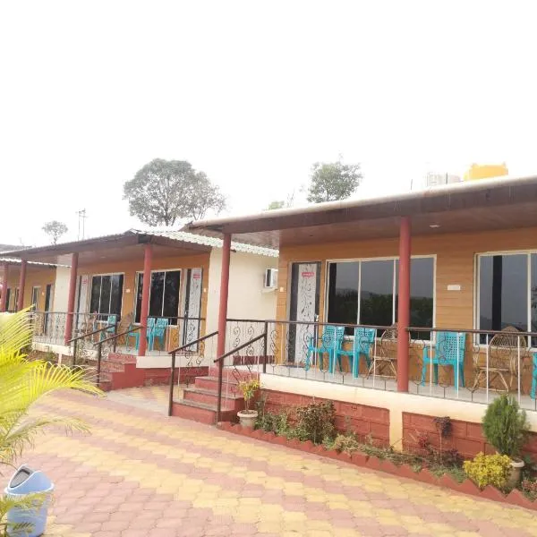 Shivshrushti Agro Tourism & River Camp Tapola，位于马哈巴莱斯赫瓦尔的酒店