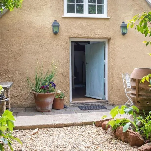 Loft Apartment nr Bath & Bristol with hot tub，位于布里斯托的酒店