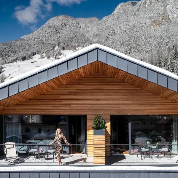 Ladinia Dolomites View - Adults Only，位于博萨迪法萨的酒店