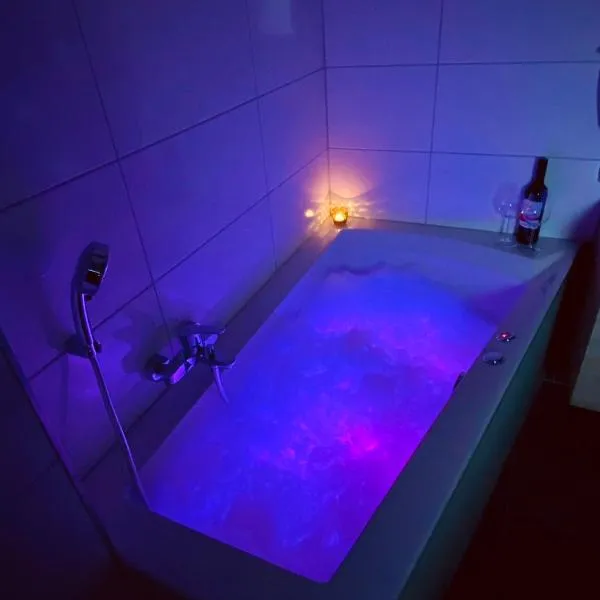 FeWo Lebenslust mit Whirlpoolbadewanne #Innenstadt#Außenbereich von Harztraveler，位于韦尼格罗德的酒店
