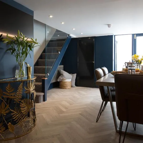 Jewel of Kemptown - luxury townhouse, sleeps 9，位于Peacehaven的酒店