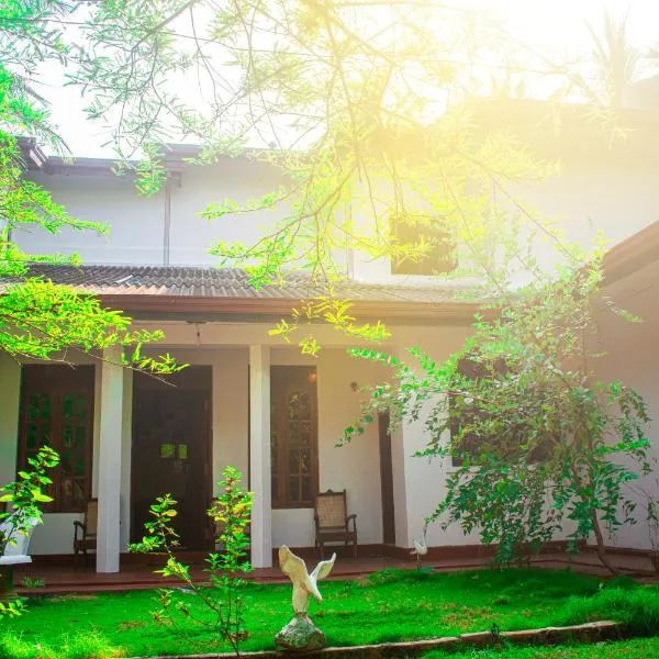 Thambara Resort，位于波隆纳鲁沃的酒店