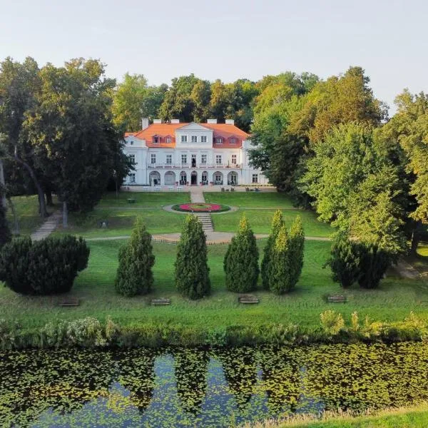 Dwór Zbożenna，位于Drzewica的酒店