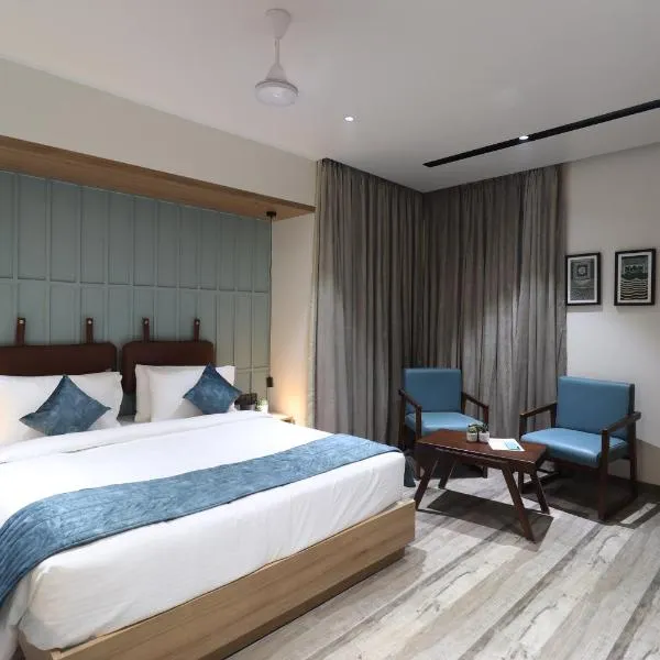 Hotel Chitra Executive，位于索拉普的酒店