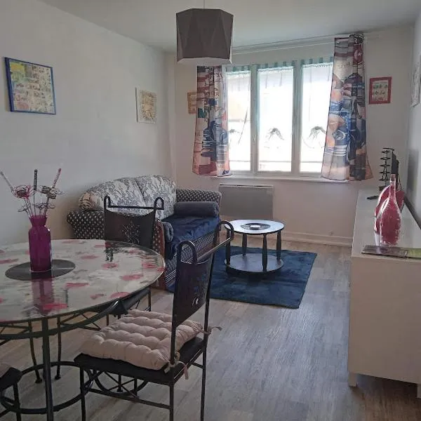 Appartement le labyrinthe du peintre，位于Bransat的酒店
