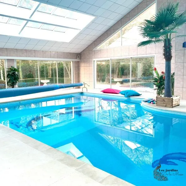 Les Jardins de la Muse, piscine couverte, spa et fitness，位于La Chapelle-Heulin的酒店