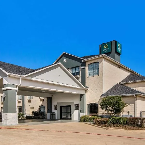 Quality Inn & Suites，位于Richland Hills的酒店