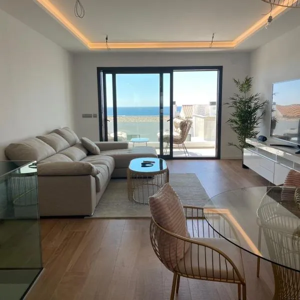 Links II 505 Duplex 2bedroom Apartment GOLF Alcaidesa SPAIN，位于阿尔加德萨的酒店