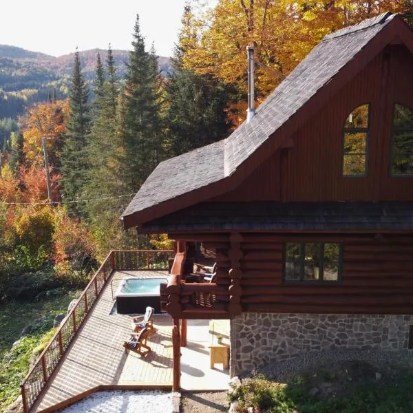Breathtaking log house with HotTub - Summer paradise in Tremblant，位于Mont-Blanc的酒店