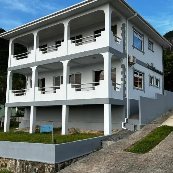 Western Ocean Breeze Self Catering，位于伊甸岛的酒店