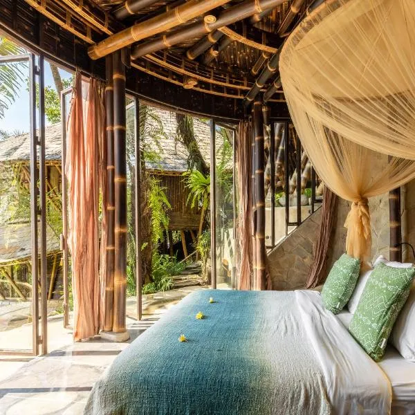 Eclipse House 4bds Eco Bamboo House Pool RiverView，位于Bringkit的酒店